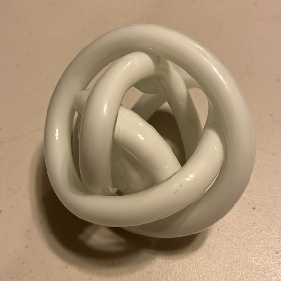 Glass knot hand blown clear cased white art glass knot sculptured paperweight - Picture 5 of 8